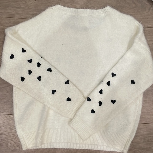 NWT. Heart Sweater. White with black . Size small . - Picture 4 of 5